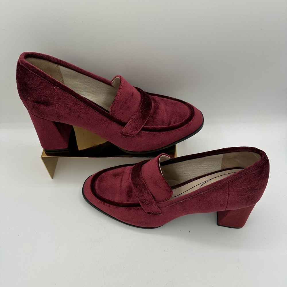LIFE STRIDE Soft System Farrah Velvet Slip-On Pumps | Size 7.5 Wide - Picture 5 of 14